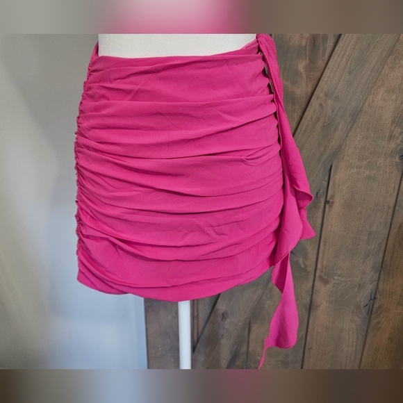 ABERCROMBIE & FITCH ruffle draped skort And Top in raspberry rose. Size XXS - Picture 8 of 15
